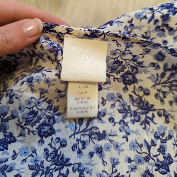 H&M blue and white floral print puff sleeve ruffle dress size medium - Picture 6 of 8